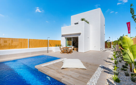Modern villa with 3 bedrooms and private pool in Los Alcázares