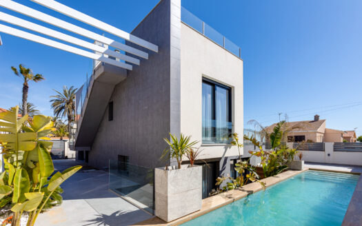Key ready Modern Villa Just Steps from the Beach in La Mata, Torrevieja