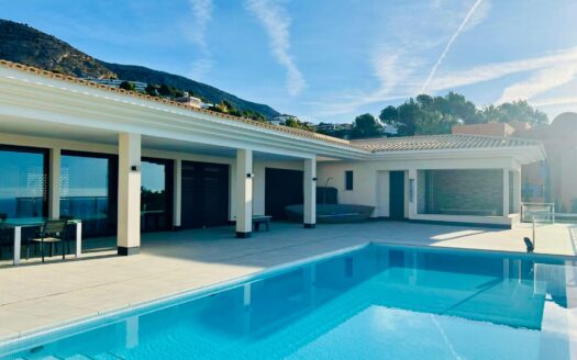 Luxury villa with amazing sea views in Altea